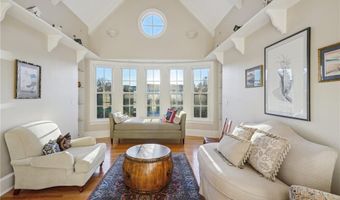 127 Cliff Dr, Narragansett, RI 02882