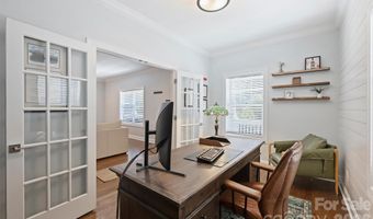 1617 Hawthorne Ln, Charlotte, NC 28205