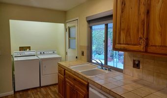 1945 PINER Rd 16, Santa Rosa, CA 95403