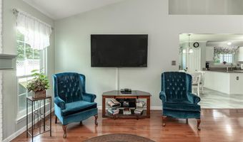 765 Spring Hill Farm Dr, Ballwin, MO 63021