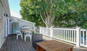 18 Sylvan Ter, Newport, RI 02840