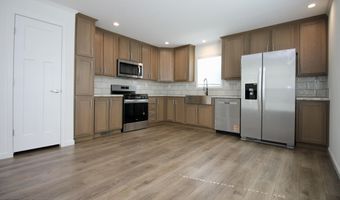 42 Silvermead Dr, Freehold, NJ 07728