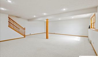 803 Clearwater Cir, Beatrice, NE 68310