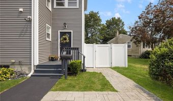 6 LARKSPUR Rd, Warwick, RI 02886