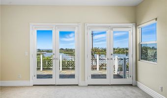 1107 Las Flores Dr, Carlsbad, CA 92008