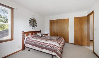 1138 Village Ln, Ashland, OH 44805
