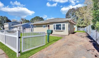 34 Croydon Rd, Amityville, NY 11701