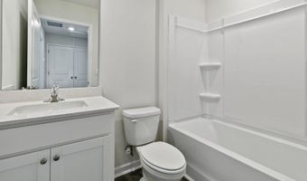 221 Maddox Dr, Aberdeen, NC 28315