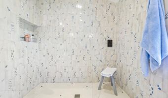 5619 OAKMONT Ave, Bethesda, MD 20817