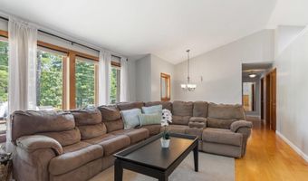 4 Cross Rd, Brookline, NH 03033