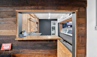 33 W Olive St, Aurora, MO 65605