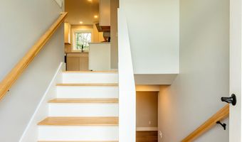 162 Waldo Ave, Belfast, ME 04915