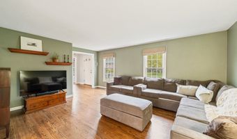 27 S Pond Cir, Cheshire, CT 06410