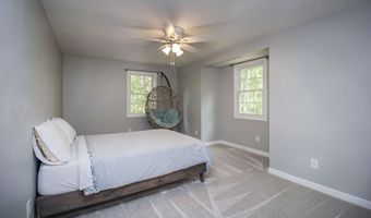 96 Pond View Dr, Auburn, NH 03032