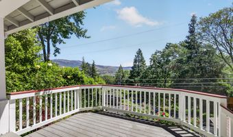 71 Scenic Dr, Ashland, OR 97520