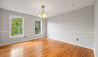 40 Nathan Hale Ct, Cheshire, CT 06410