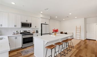 2771 W Pepper Tree Dr 11, Anaheim, CA 92801