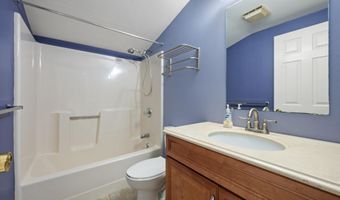 22 Cortland Cir, Bangor, ME 04401