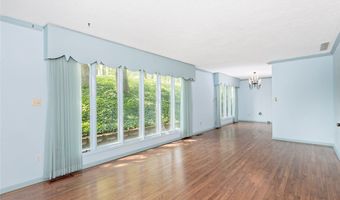 191 Parkview Dr, Aurora, OH 44202