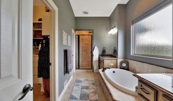 4820 N Indian Oak St, Bel Aire, KS 67226
