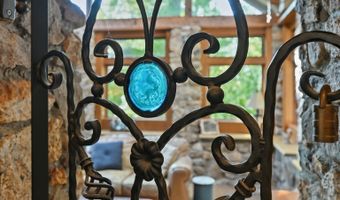 29 Old Forty Acre Mountain Rd, Danbury, CT 06811