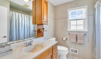 124 Sandpiper Dr, Belford, NJ 07718