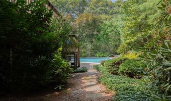 65 Huguenot Dr, East Greenwich, RI 02818