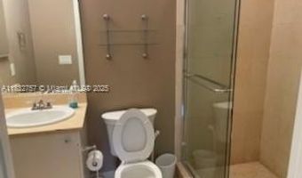 20000 E Country Club Dr 104, Aventura, FL 33180