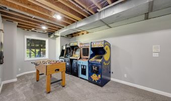 5120 Country Hills Dr, Aurora, IN 47001