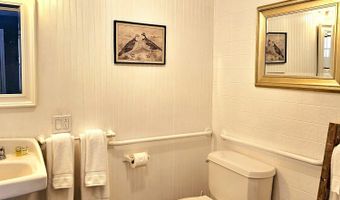 157 Main St, Belgrade, ME 04917