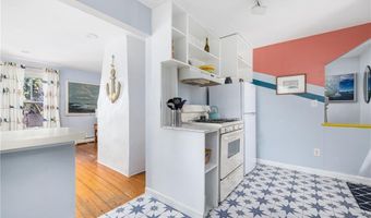 37 Concord Dr, Middletown, RI 02842