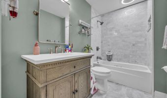 10 Linda Cir, Aberdeen, NJ 07747