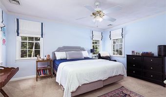 371 Glen Hill Dr, North Kingstown, RI 02874