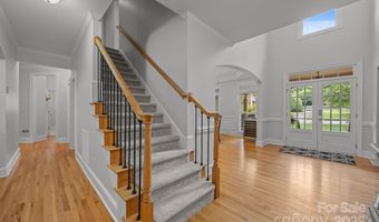 6323 Woodleigh Oaks Dr, Charlotte, NC 28226