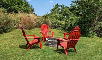 8 SOUTHWEST Rd, Narragansett, RI 02882