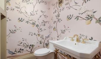 73 Thames St 1, Newport, RI 02840