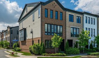 20305 SAVIN HILL Dr, Ashburn, VA 20147