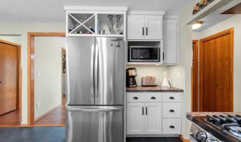 N254 MEADOWBREEZE Court, Appleton, WI 54915