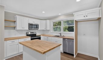 128 Englewood Dr, Archdale, NC 27263