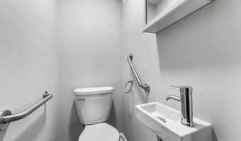 11 VETERANS Ct, Bayonne, NJ 07002