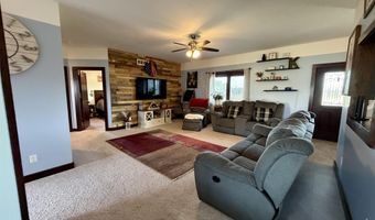 1524 Beechwood Dr, Aurora, NE 68818