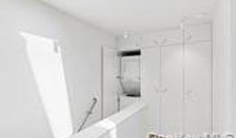 9 Ocean Ln, Amagansett, NY 11930