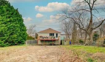 132 Maple Ave, Middletown, RI 02842
