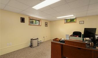 68 Birchwood Dr, Narragansett, RI 02882