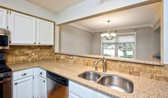 2015 N Silver Lake Rd 1, Arlington Heights, IL 60004
