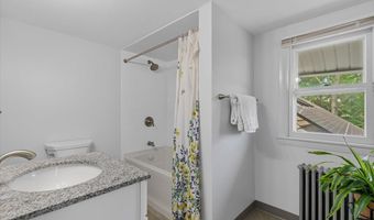 190 Maple St, Branford, CT 06405