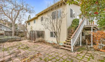 612 Chestnut St, Ashland, OR 97520