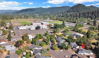 5689 D St, Springfield, OR 97478