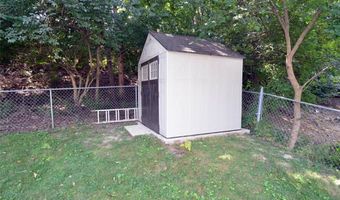 872 Village Brook Ct, Ballwin, MO 63021