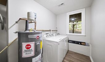 1528 Oakleaf Dr, Auburn, GA 30011